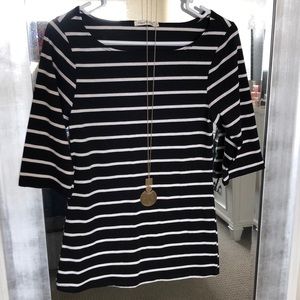 Quarter length black and white striped T,